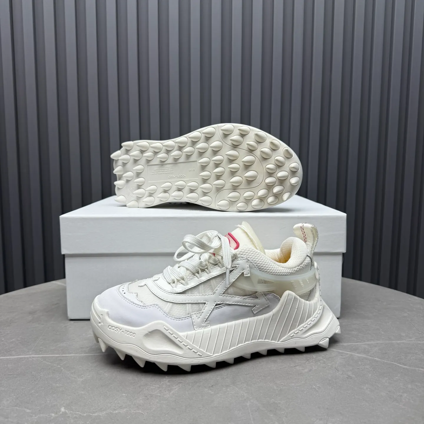 P680 OFF WHITE⚡️Couple style⚡️ Size: 35-40 women’s style 39-46 men’s style